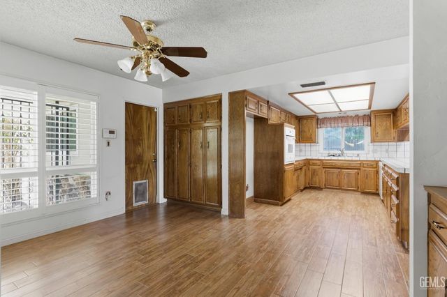 6710 Pinedale Court, Bakersfield, CA 93308