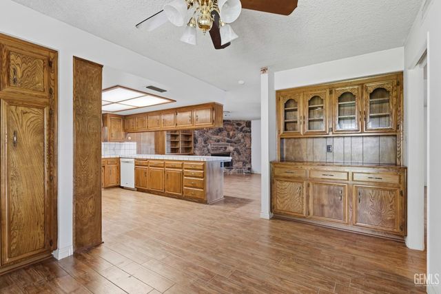 6710 Pinedale Court, Bakersfield, CA 93308