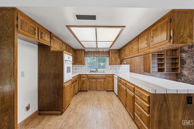 6710 Pinedale Court, Bakersfield, CA 93308