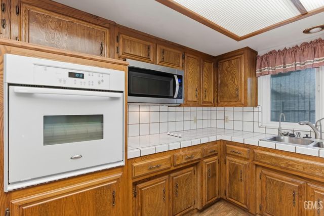 6710 Pinedale Court, Bakersfield, CA 93308