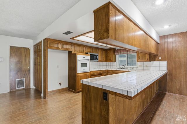 6710 Pinedale Court, Bakersfield, CA 93308