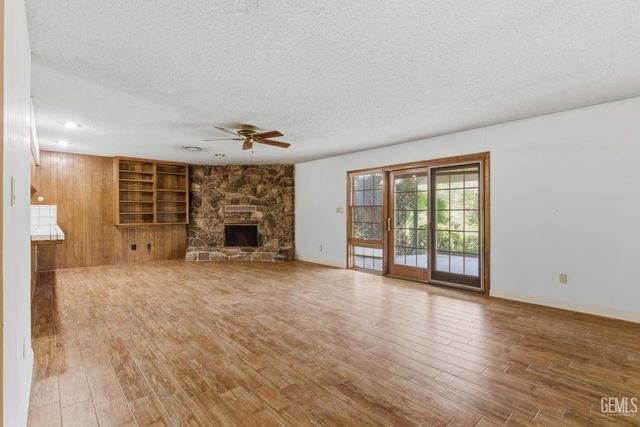 6710 Pinedale Court, Bakersfield, CA 93308