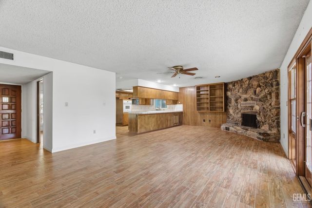 6710 Pinedale Court, Bakersfield, CA 93308