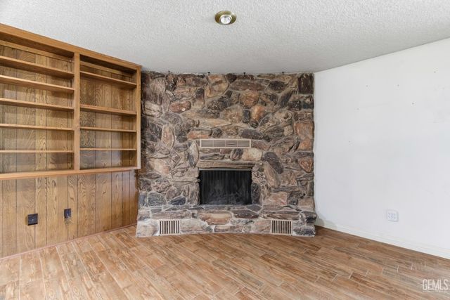 6710 Pinedale Court, Bakersfield, CA 93308