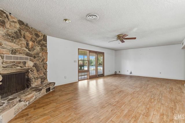 6710 Pinedale Court, Bakersfield, CA 93308