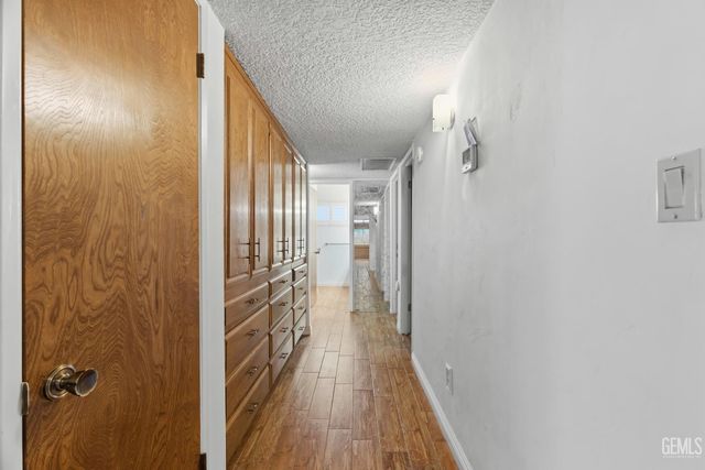 6710 Pinedale Court, Bakersfield, CA 93308