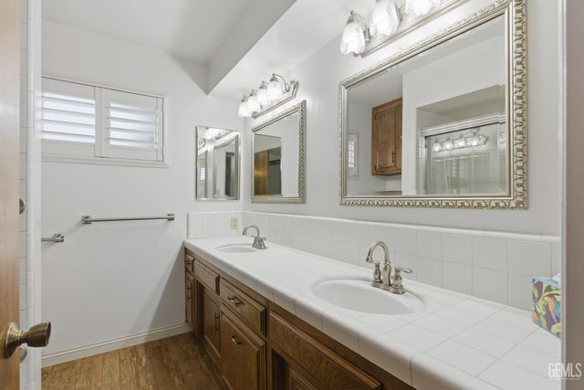 6710 Pinedale Court, Bakersfield, CA 93308