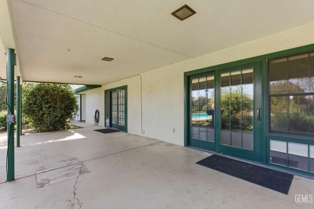 6710 Pinedale Court, Bakersfield, CA 93308