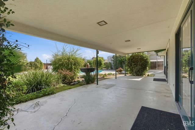 6710 Pinedale Court, Bakersfield, CA 93308