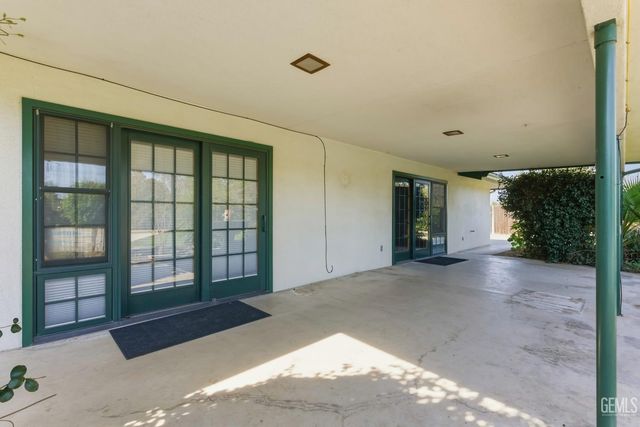 6710 Pinedale Court, Bakersfield, CA 93308