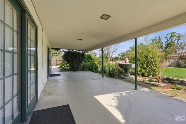 6710 Pinedale Court, Bakersfield, CA 93308