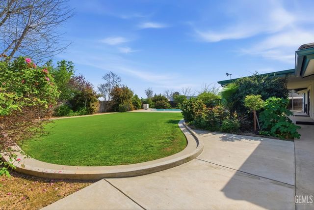 6710 Pinedale Court, Bakersfield, CA 93308