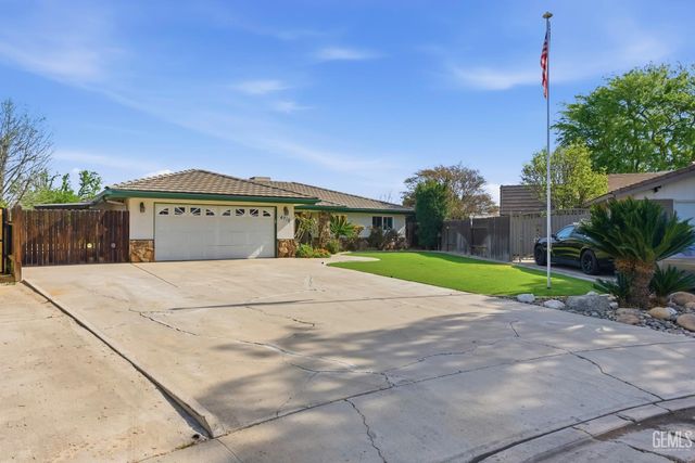 6710 Pinedale Court, Bakersfield, CA 93308