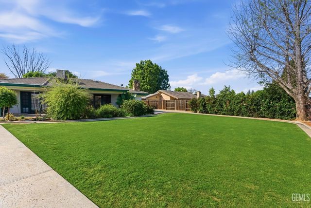 6710 Pinedale Court, Bakersfield, CA 93308