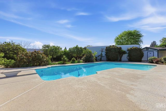 6710 Pinedale Court, Bakersfield, CA 93308