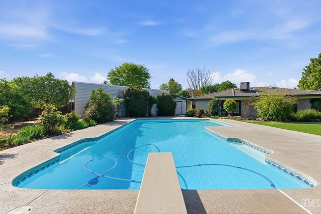 6710 Pinedale Court, Bakersfield, CA 93308