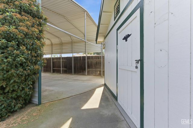 6710 Pinedale Court, Bakersfield, CA 93308