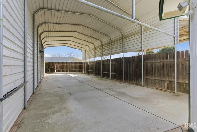 6710 Pinedale Court, Bakersfield, CA 93308