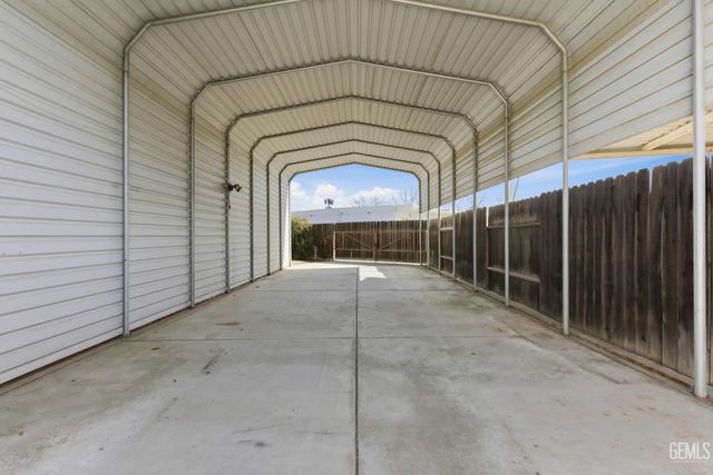 6710 Pinedale Court, Bakersfield, CA 93308