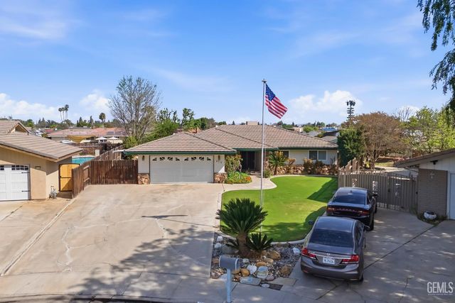 6710 Pinedale Court, Bakersfield, CA 93308