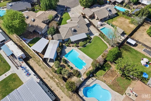 6710 Pinedale Court, Bakersfield, CA 93308