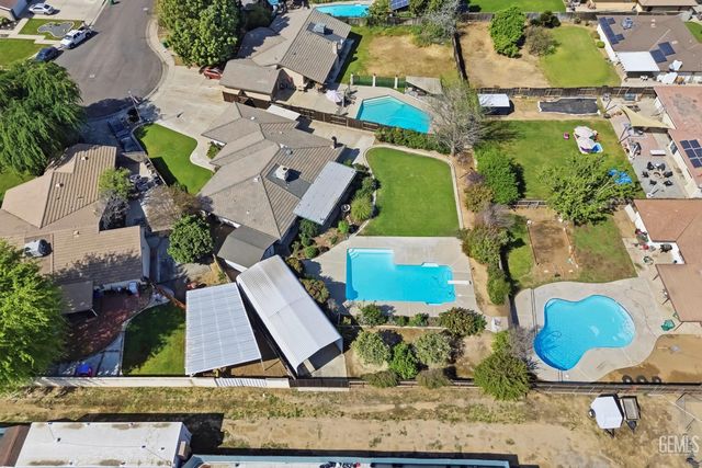 6710 Pinedale Court, Bakersfield, CA 93308