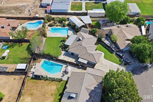 6710 Pinedale Court, Bakersfield, CA 93308