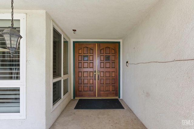 6710 Pinedale Court, Bakersfield, CA 93308