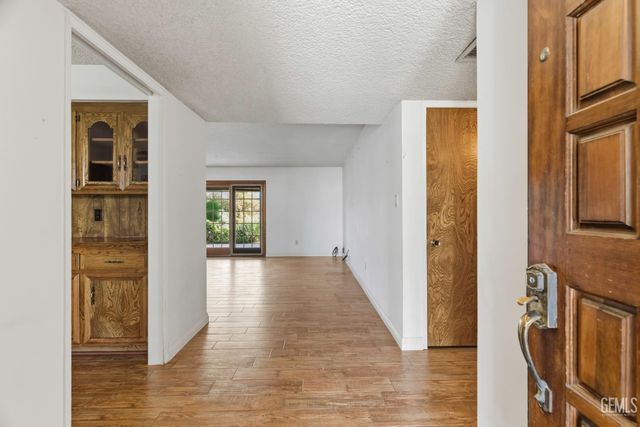 6710 Pinedale Court, Bakersfield, CA 93308