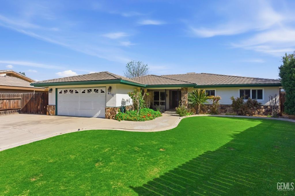 6710 Pinedale Court, Bakersfield, CA 93308