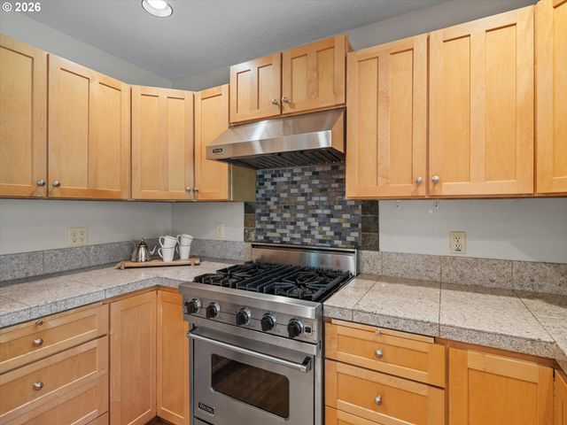 27885 Sw LADD HILL Rd, Sherwood, OR 97140