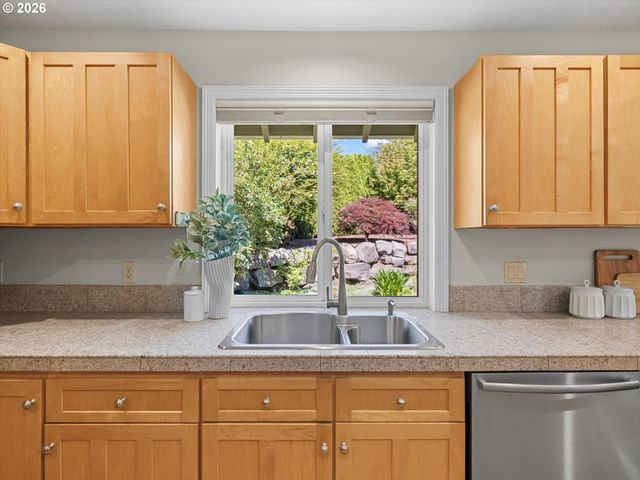 27885 Sw LADD HILL Rd, Sherwood, OR 97140