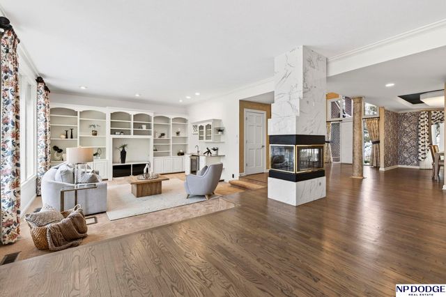 115 S 128th Plaza, Omaha, NE 68154