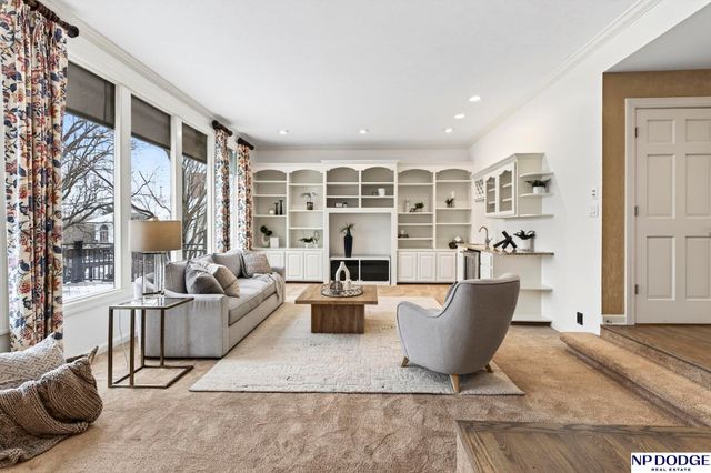 115 S 128th Plaza, Omaha, NE 68154