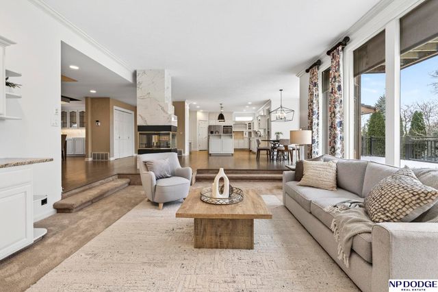 115 S 128th Plaza, Omaha, NE 68154