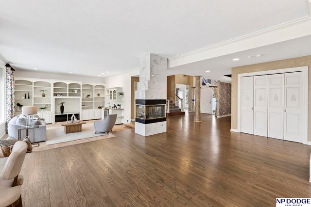 115 S 128th Plaza, Omaha, NE 68154