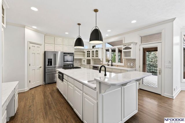 115 S 128th Plaza, Omaha, NE 68154