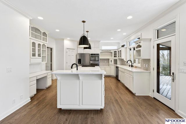 115 S 128th Plaza, Omaha, NE 68154