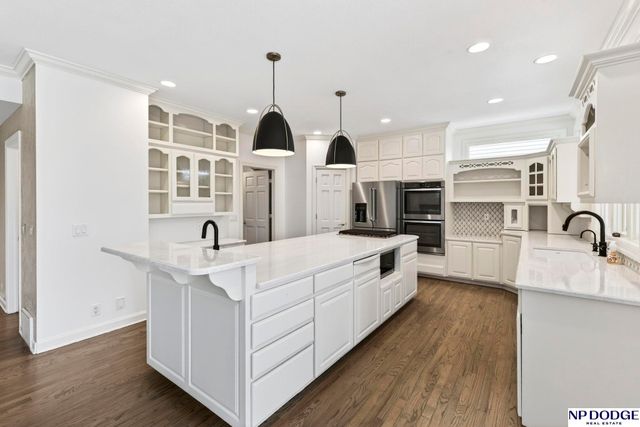 115 S 128th Plaza, Omaha, NE 68154