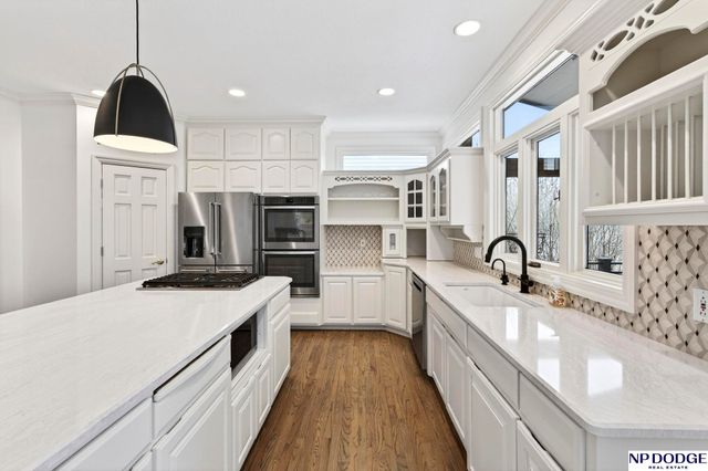 115 S 128th Plaza, Omaha, NE 68154