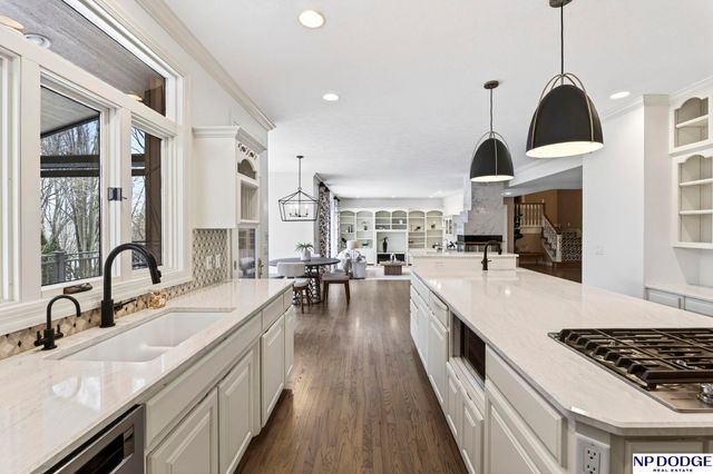 115 S 128th Plaza, Omaha, NE 68154