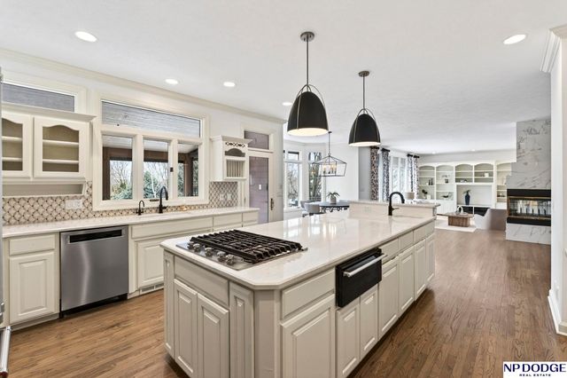 115 S 128th Plaza, Omaha, NE 68154