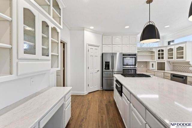 115 S 128th Plaza, Omaha, NE 68154