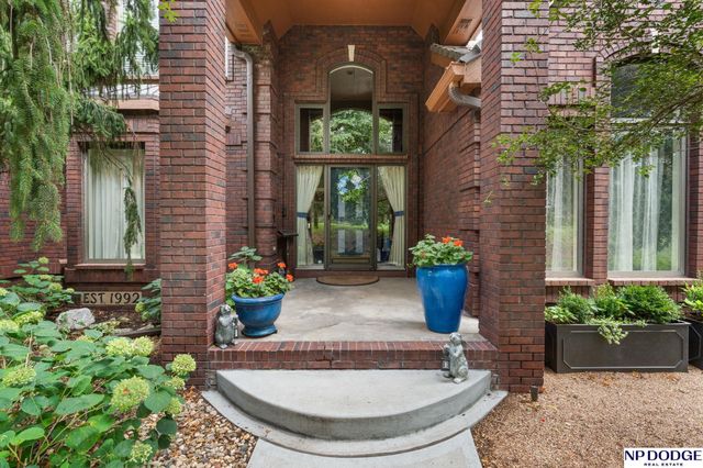 115 S 128th Plaza, Omaha, NE 68154