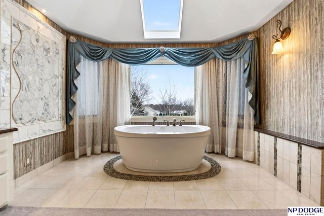 115 S 128th Plaza, Omaha, NE 68154