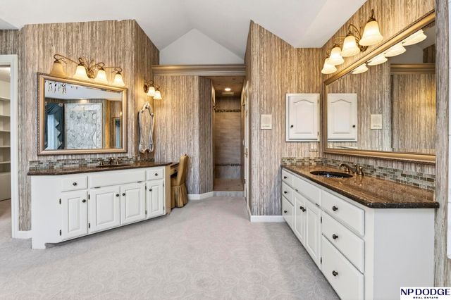 115 S 128th Plaza, Omaha, NE 68154