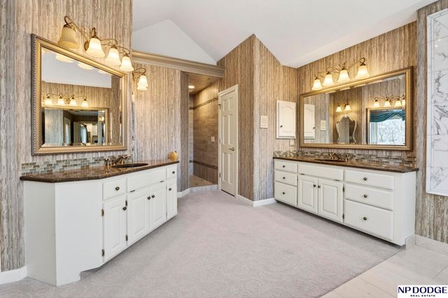 115 S 128th Plaza, Omaha, NE 68154