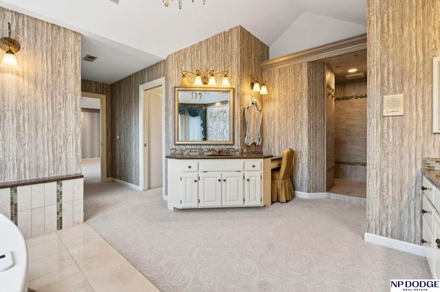 115 S 128th Plaza, Omaha, NE 68154