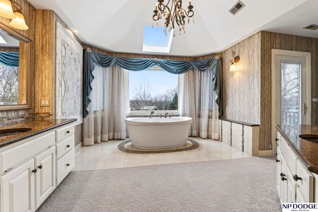 115 S 128th Plaza, Omaha, NE 68154