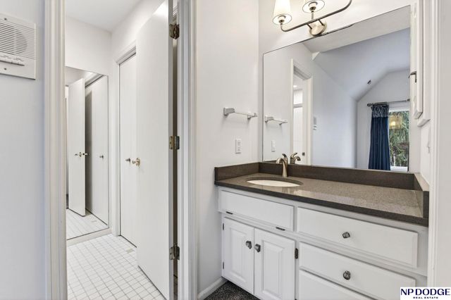 115 S 128th Plaza, Omaha, NE 68154